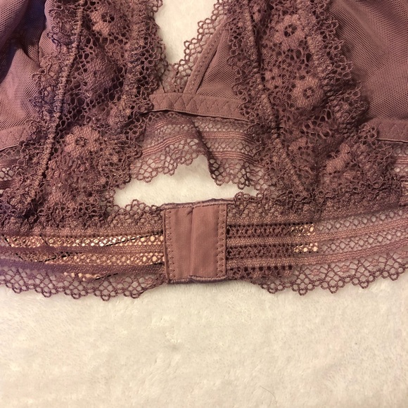 Victoria’s Secret NWT Racer Back Lace Bralette - Picture 4 of 5